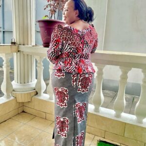 Ensemble couture peplum & jupe fendue – Motif rouge et gris